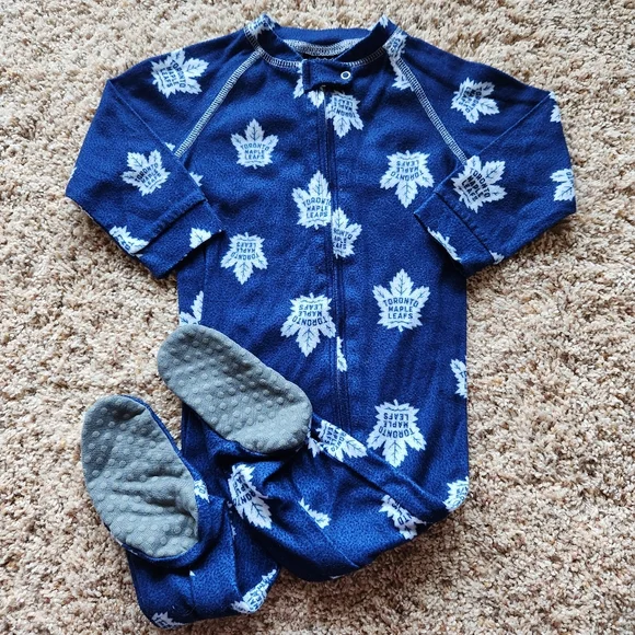 NHL Toronto Maple Leafs Sleeper With Feet. - Picture 2 of 4